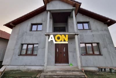 Casă individuală cu 6 camere în Bărăbanț