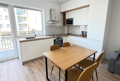 Apartament cu 2 camere decomandat în Tractorul