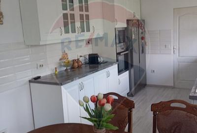 Casă / Vilă cu 7 camere de vânzare - 7