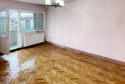 De vânzare apartament cu 3 camere, decomandat,  în zona Lipovei- Rezervat