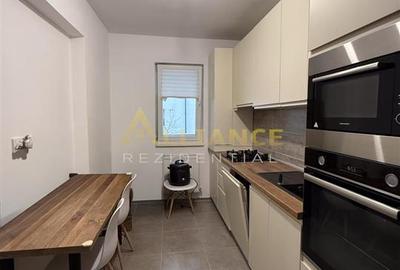 Apartament cu 2 camere decomandat, mobilat în Central