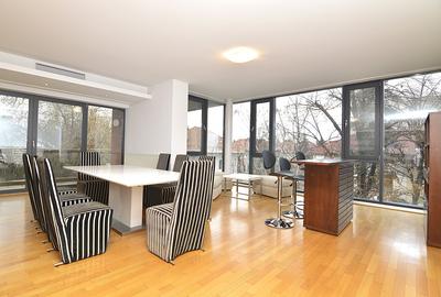 Apartament cu 5 camere decomandat, mobilat în Dorobanți