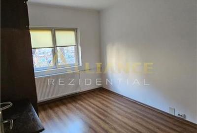 Apartament cu 3 camere decomandat în Văcăresti