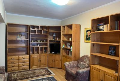 Vând apartament decomandat, 2 camere, etajul 2 / 4, Băile Herculane, zona Piață - 2