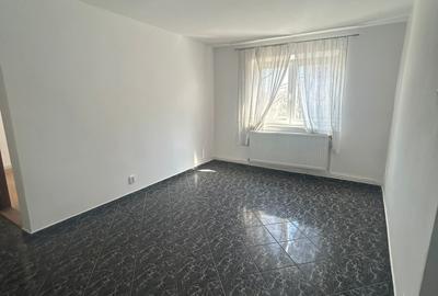 Apartament cu 3 camere semidecomandat în Sud