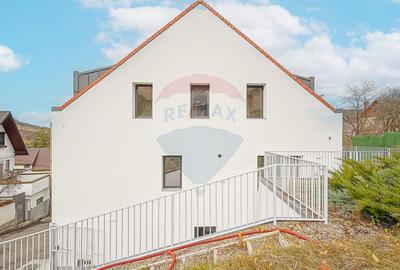 La poalele Tâmpei — vilă contemporană în Schei - 21