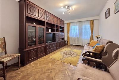 Apartament cu 3 camere decomandat, mobilat în Central