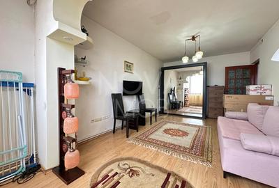 Apartament cu 3 camere decomandat, mobilat în Calea Dumbrăvii