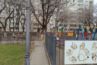 Apartament cu 3 camere semidecomandat în Domenii