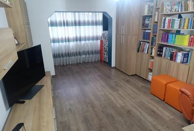Apartament cu 4 camere decomandat, mobilat în Lipovei