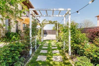 Casa cu suflet si gradina spectaculoasa - 2