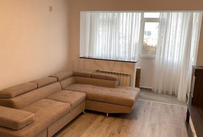 Apartament cu 2 camere semidecomandat, mobilat în P-ța Victoriei