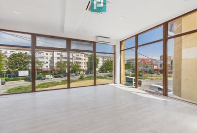 Spațiu comercial renovat, vitrină 8 m, Etaj 1 - 2