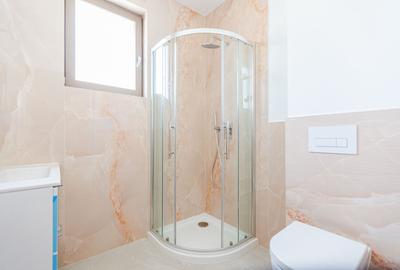 Casa Modernă cu Spații Vitrate Generoase - 8