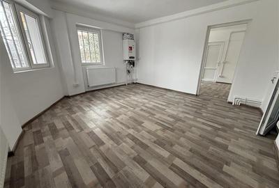 Adjud - spatiu comercial renovat complet - 8