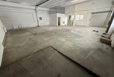 SAD - Spatiu comercial Central cu inaltime de 4 metri langa Piata 700 - 1