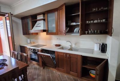 Apartament cu 3 camere decomandat, mobilat în Central