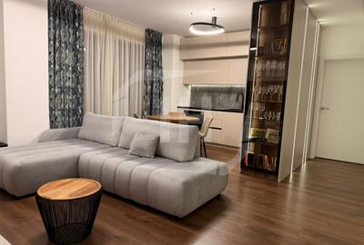 Apartament cu 4 camere semidecomandat, mobilat în Iris