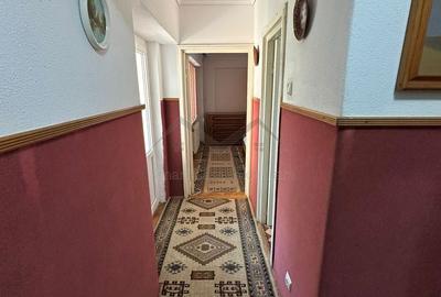 Apartament cu 2 camere decomandat în Nicolina