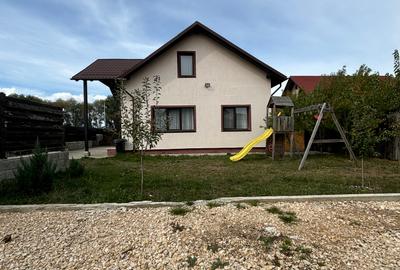 Casă individuală cu 2 camere în Stupini