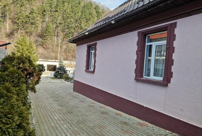 CASA in  BRAN, ZONA CENTRALA, DN 73, 400 m distanta fata de Castel. - 4