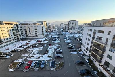 Apartament cu 2 camere decomandat în Tractorul