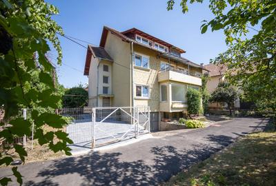 Casă cu 6 camere în Centrul Istoric