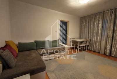 Apartament cu 3 camere semidecomandat, mobilat în Dacia