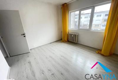 Decomandat- 2 camere, etaj 3, zona Nord - 1