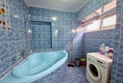 DE INCHIRIAT - 3 CAMERE, CENTRAL, BLOC CU LIFT - 11