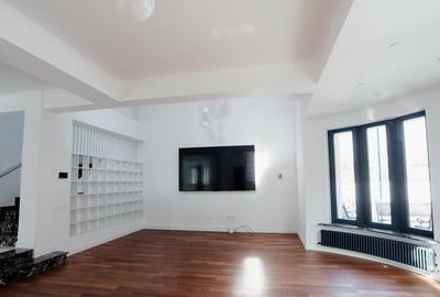 Sanctuar Urban în Inima Piperei: Eleganță Contemporană pe 1.000 mp de Intimitate - 14