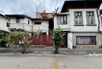 Casă individuală cu 6 camere în Titulescu