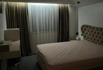 Apartament cu 3 camere semidecomandat, mobilat în Podul de Fier