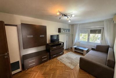 Apartament cu 3 camere decomandat în Olimpia-Stadion