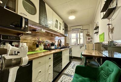 Apartament 3 camere. Arad, zona Aurel Vlaicu,  Y - ri. - 8