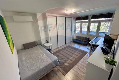 DE INCHIRIAT: Apartament spatios cu 3 camere si terasa generoasa - 1