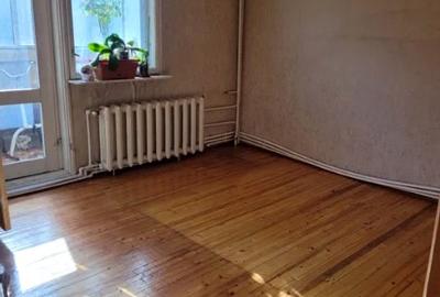 Apartament cu 3 camere decomandat în Sebastian