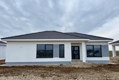 Casă individuală cu 4 camere în Sântandrei