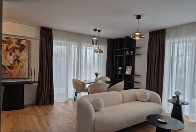 Apartament cu 3 camere semidecomandat, mobilat în Unirii