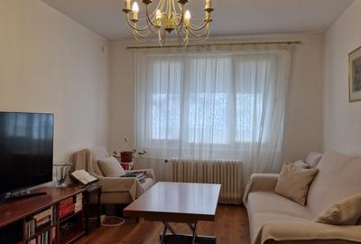Apartament cu 2 camere decomandat, mobilat în Pajura