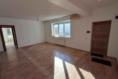 Casă individuală cu 3 camere în P-ța Dorobanți