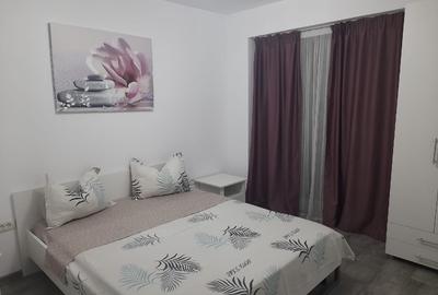 Apartament cu 2 camere semidecomandat, mobilat în Faleza Nord