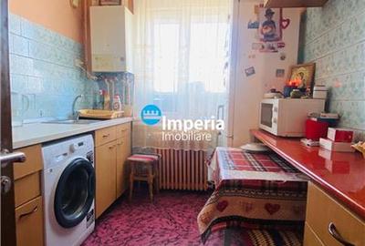 Apartament 3 camere decomandat, 60 mp, Podu Ros la strada!