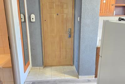 Vand garsoniera decomandata in Deva, zona Eminescu (Micro 15), etaj 3, bloc de 4 - 9