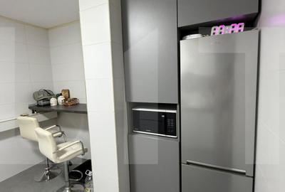 Apartament cu 3 camere decomandat în Drumul Taberei