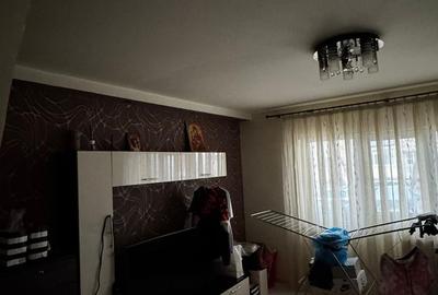 Apartament cu 3 camere , str. Bozieni - 35