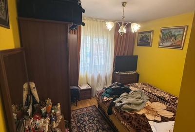 3 camere Decomandat- etaj 1/4 -- Canta-60m, geam la baie ! - 1