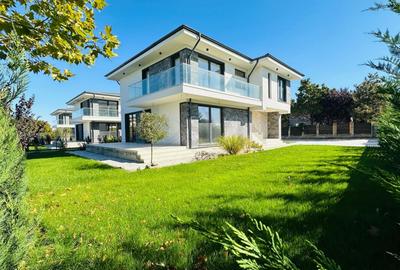 Casă individuală cu 5 camere în Corbeanca