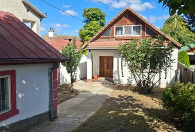 O casă pentru familie, cu grădină și intimitate - 1