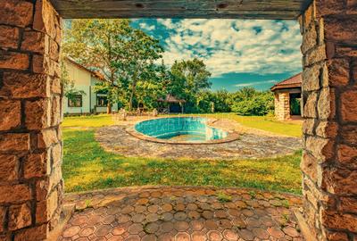 Casa superba cu vedere la lac in Izvorani – piscina, natura,si potential imens! - 10